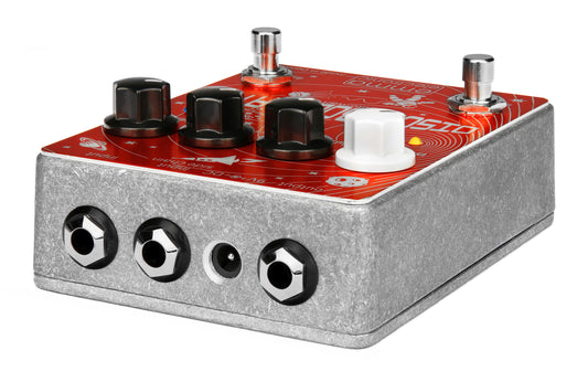 The Emma DB3 Discumbobulator mark 3 has top mounted jacks for input, output, dc, and side chain input
